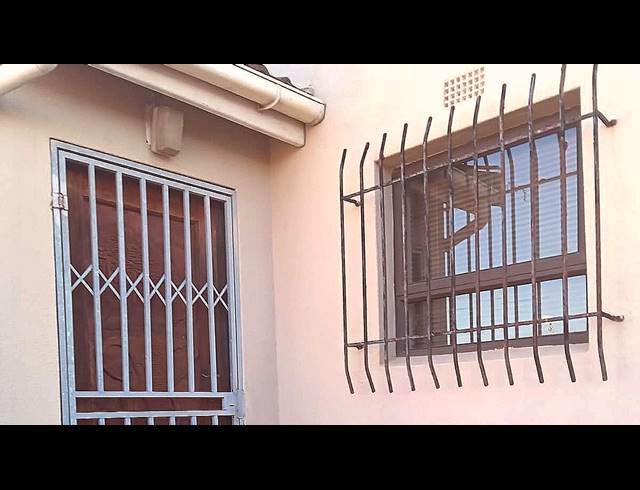 3 BEDROOM FREEHOLD FOR SALE IN ILITHA PARK